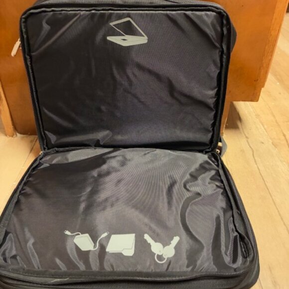 Targus Lap top Shoulder bag 17" x 13" - Picture 5 of 6